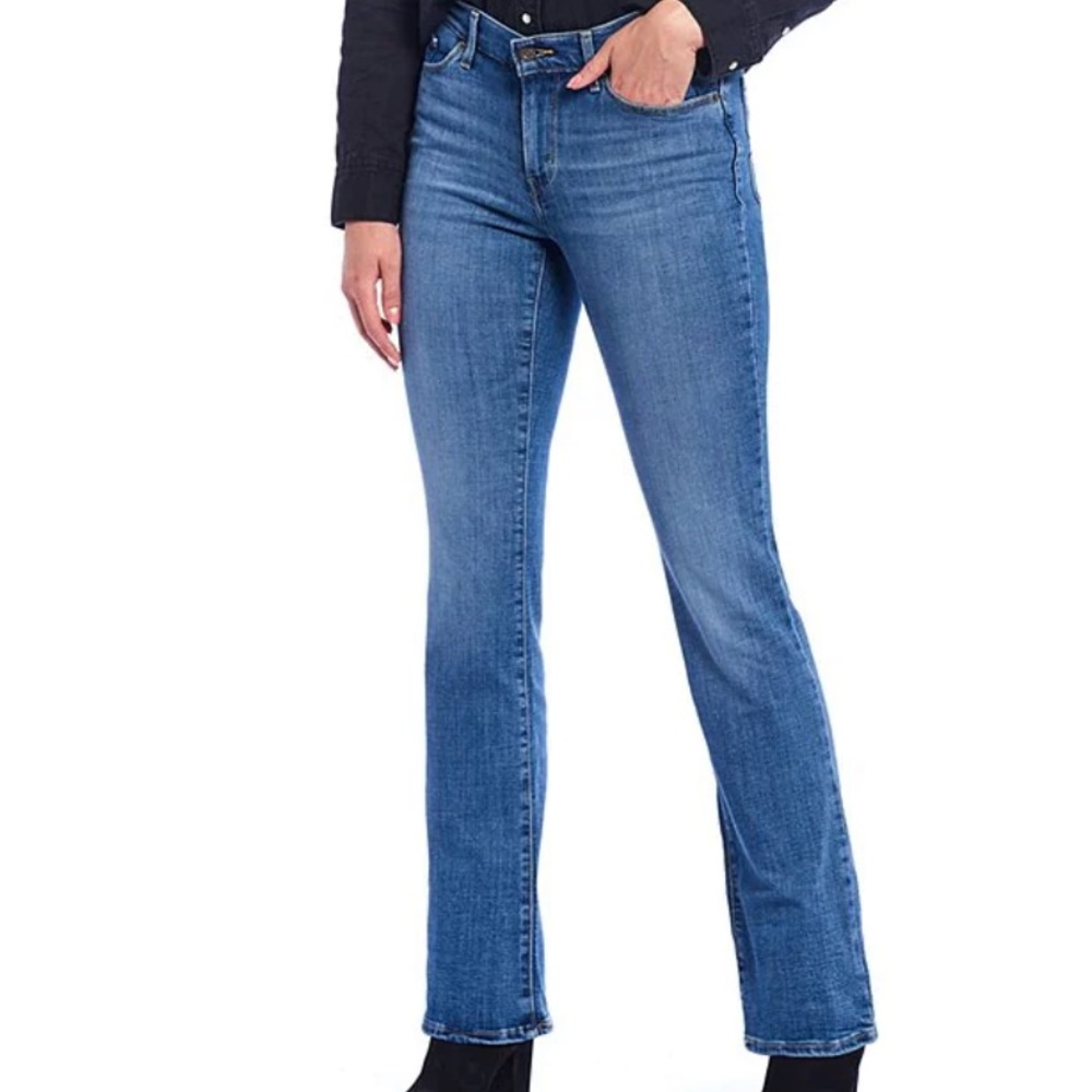 Levis Slimming Bootcut Jeans